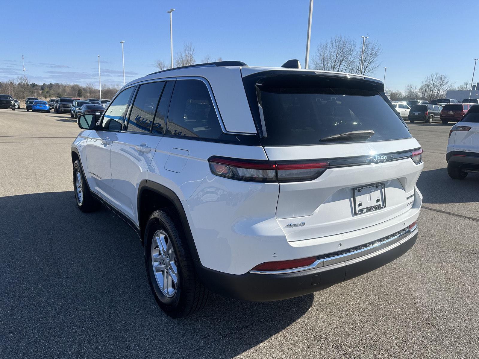 2023 Jeep Grand Cherokee Laredo - Photo 3