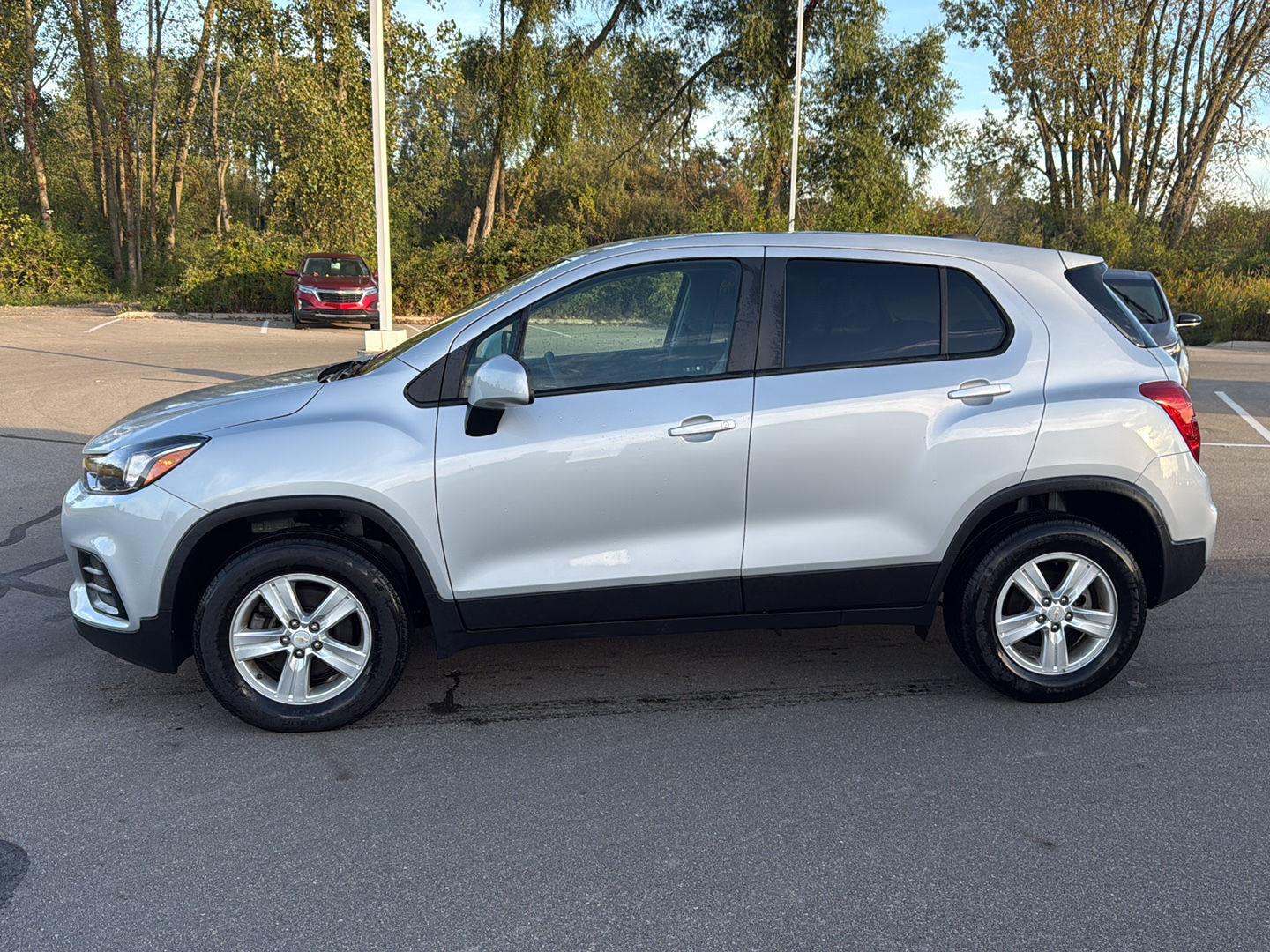 2022 Chevrolet Trax LS photo 2