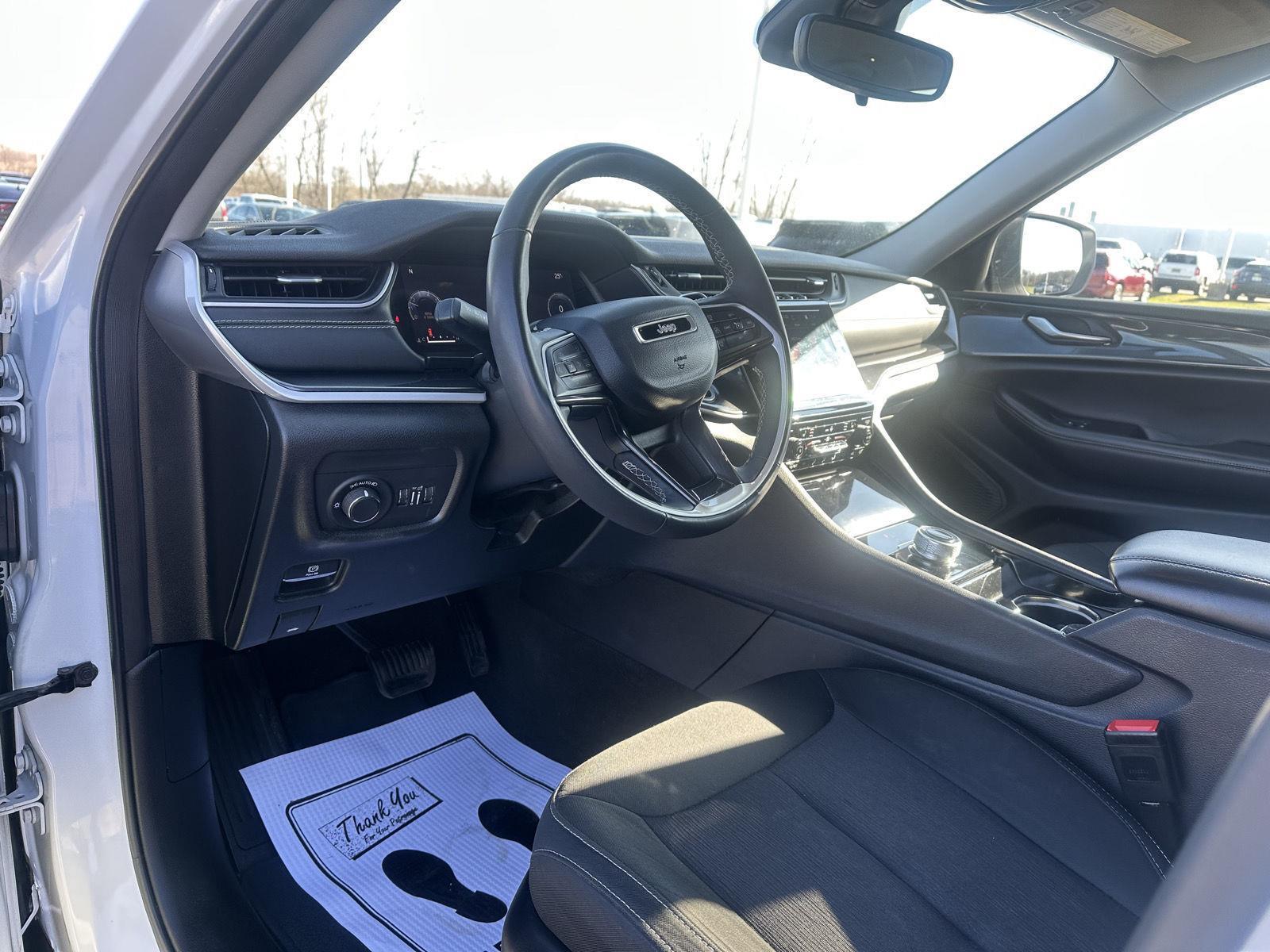 2023 Jeep Grand Cherokee Laredo - Photo 20