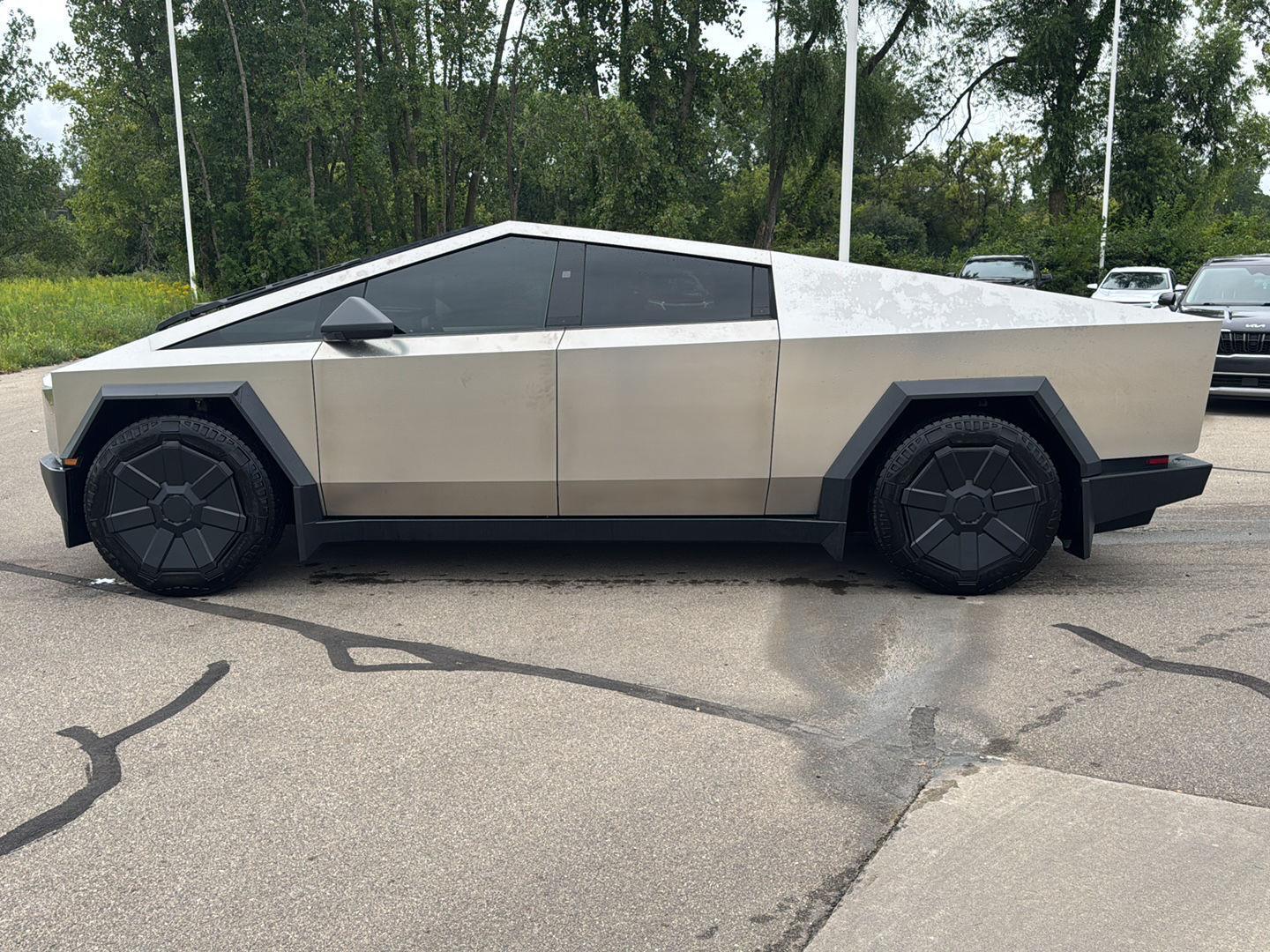 Used 2024 Tesla Cybertruck Base with VIN 7G2CEHEDXRA006180 for sale in Kansas City