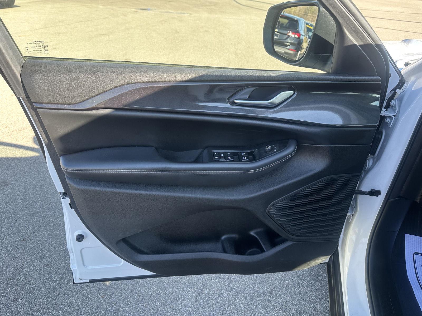 2023 Jeep Grand Cherokee Laredo - Photo 17