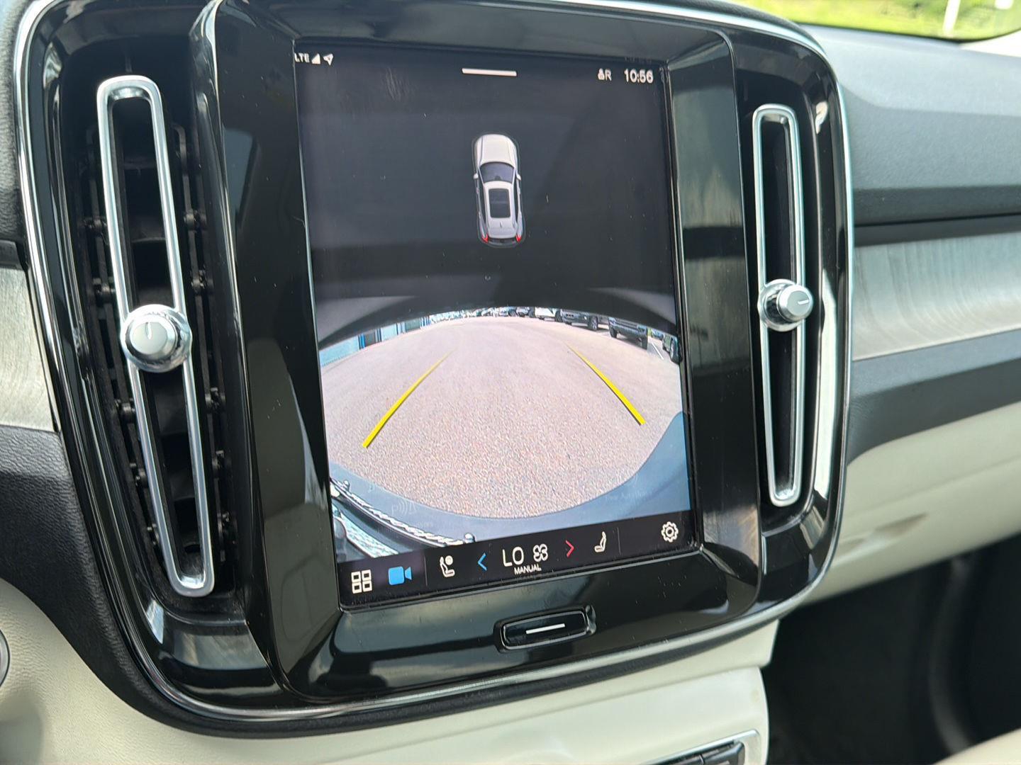 2023 Volvo XC40 Plus - Photo 24