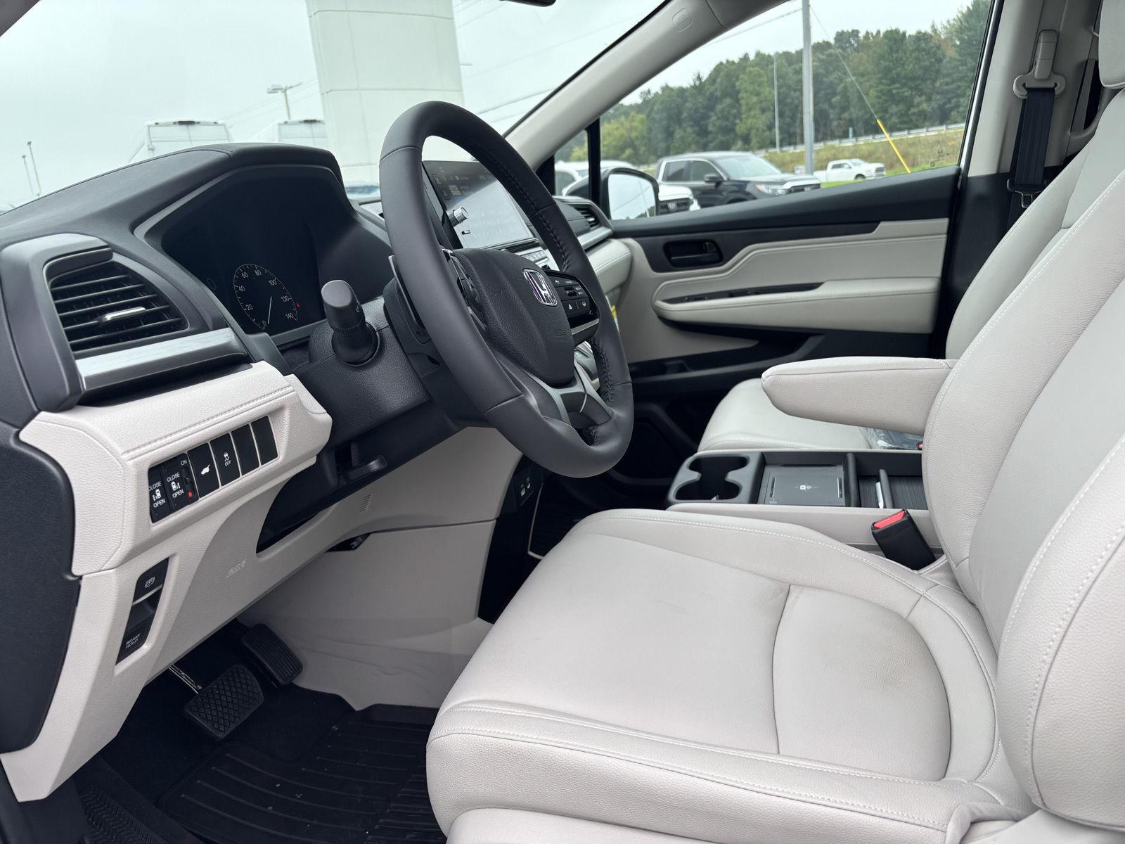 2026 Honda Odyssey EX-L - Photo 14