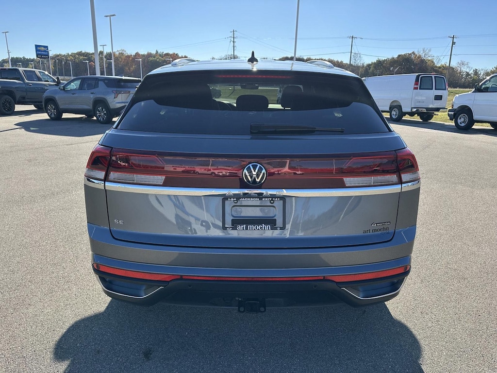 Used 2025 Volkswagen Atlas Cross Sport 2.0T SE w/Technology 4MOTION