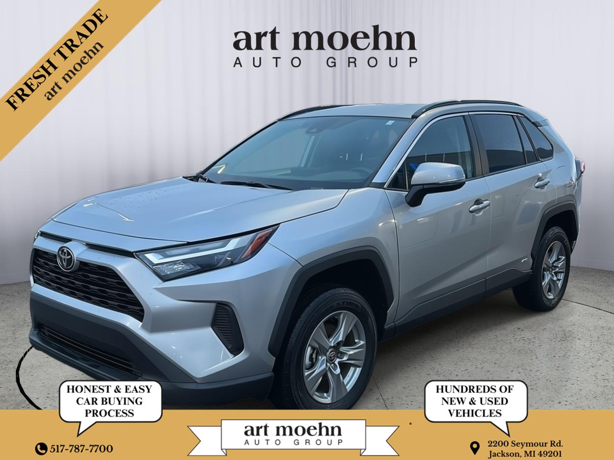 2025 Toyota RAV4 XLE's photo