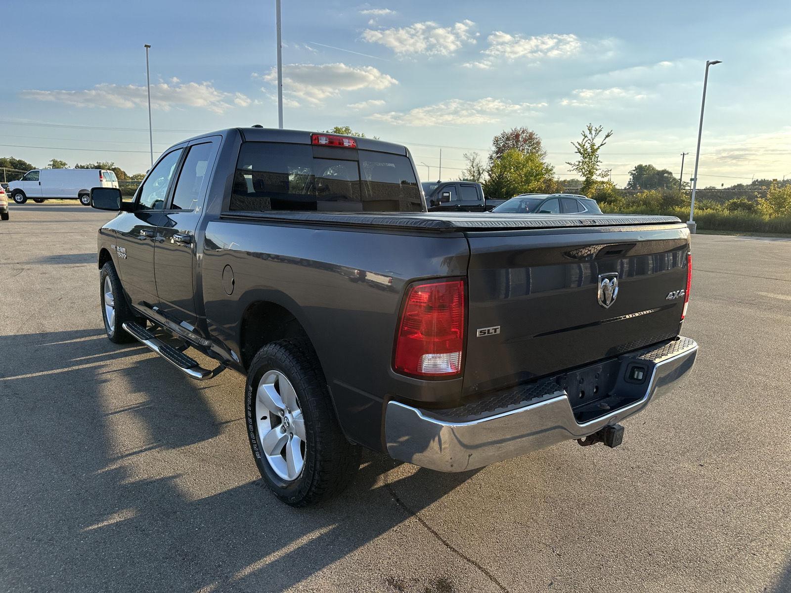 2017 Ram 1500 SLT photo 3