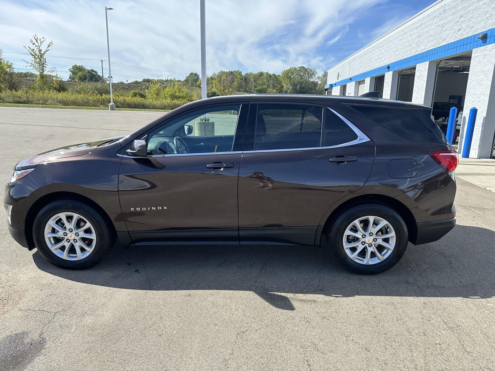 2020 Chevrolet Equinox LT photo 2