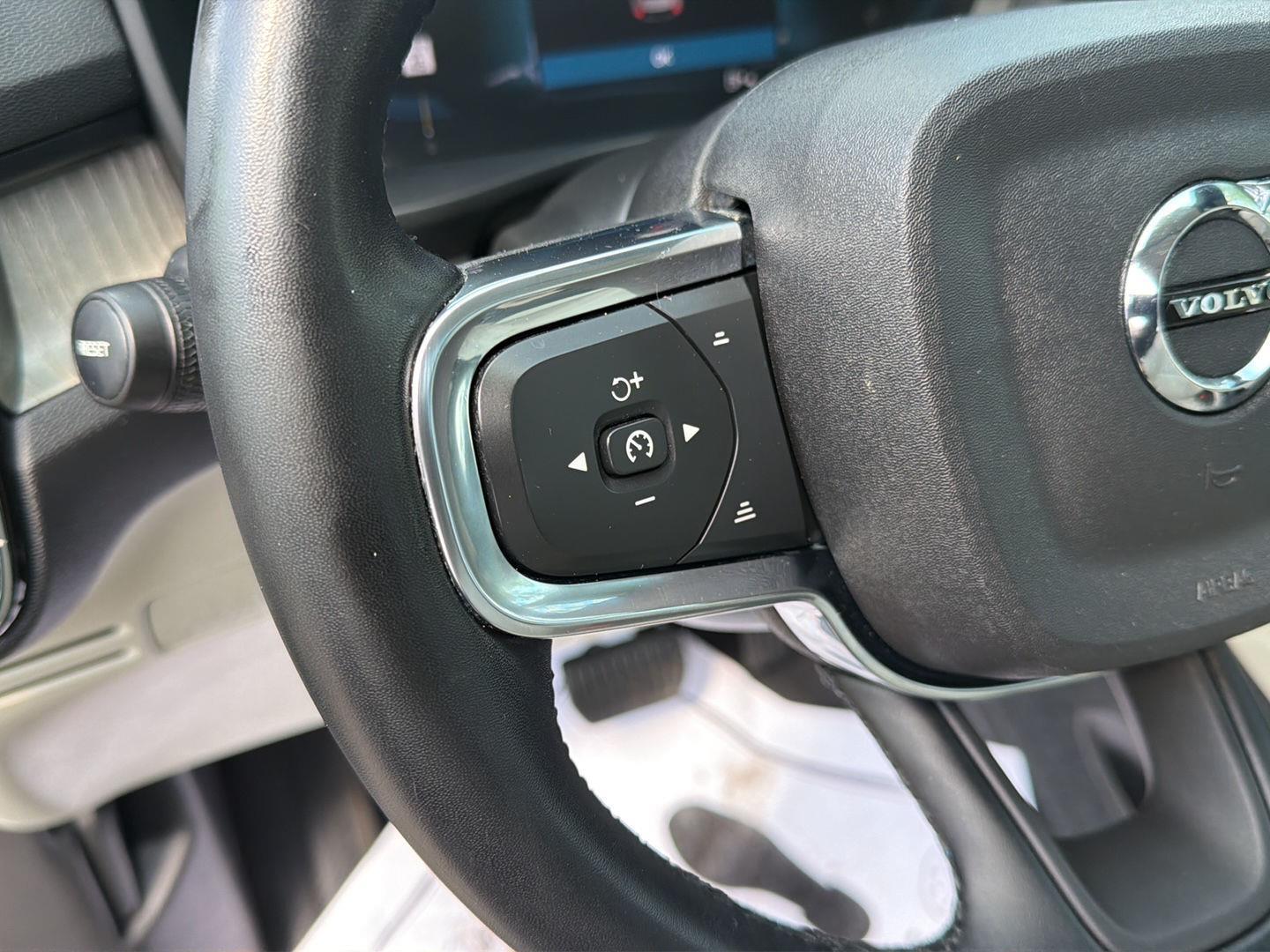 2023 Volvo XC40 Plus - Photo 17