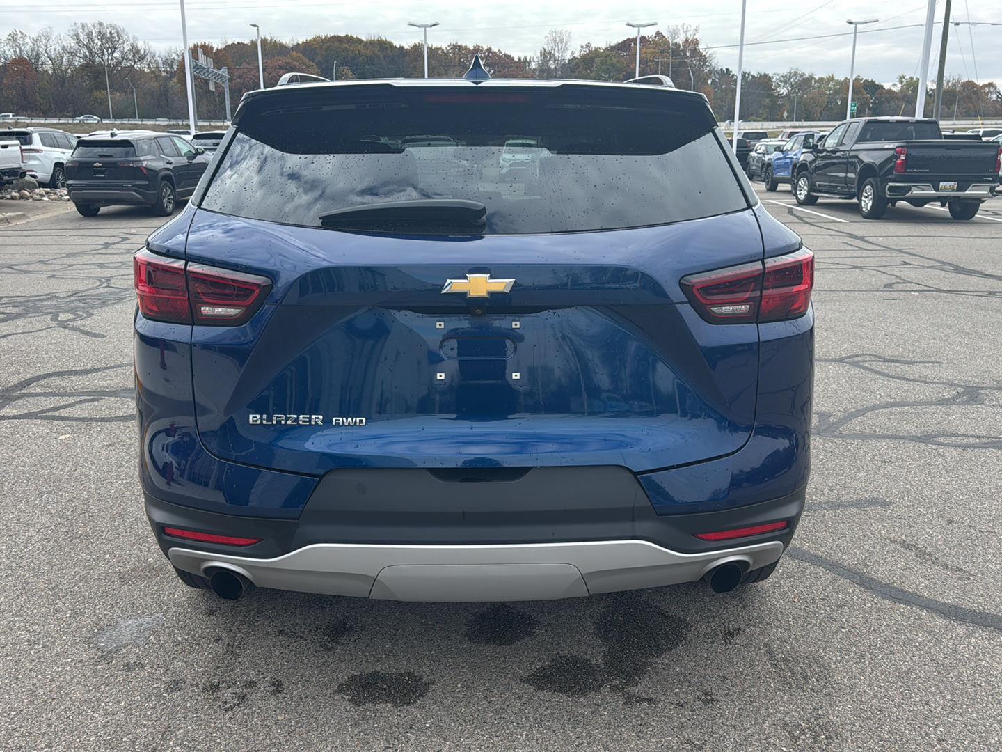 2023 Chevrolet Blazer 2LT photo 2