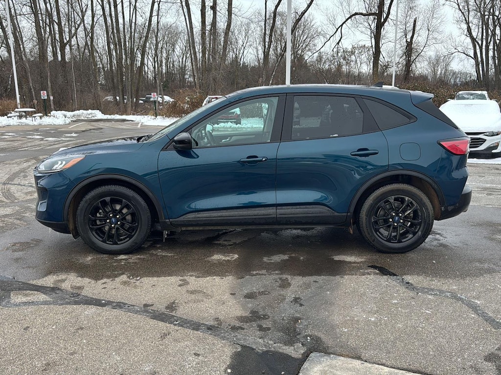 2020 Ford Escape SE Sport Hybrid photo 2