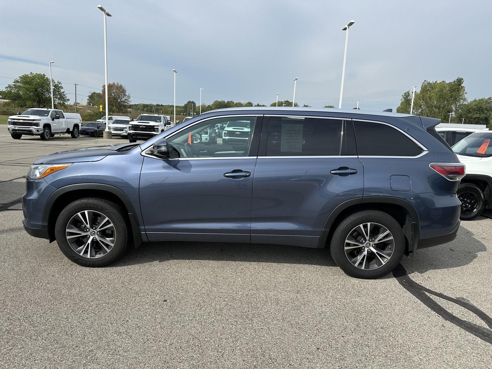 2016 Toyota Highlander XLE photo 2