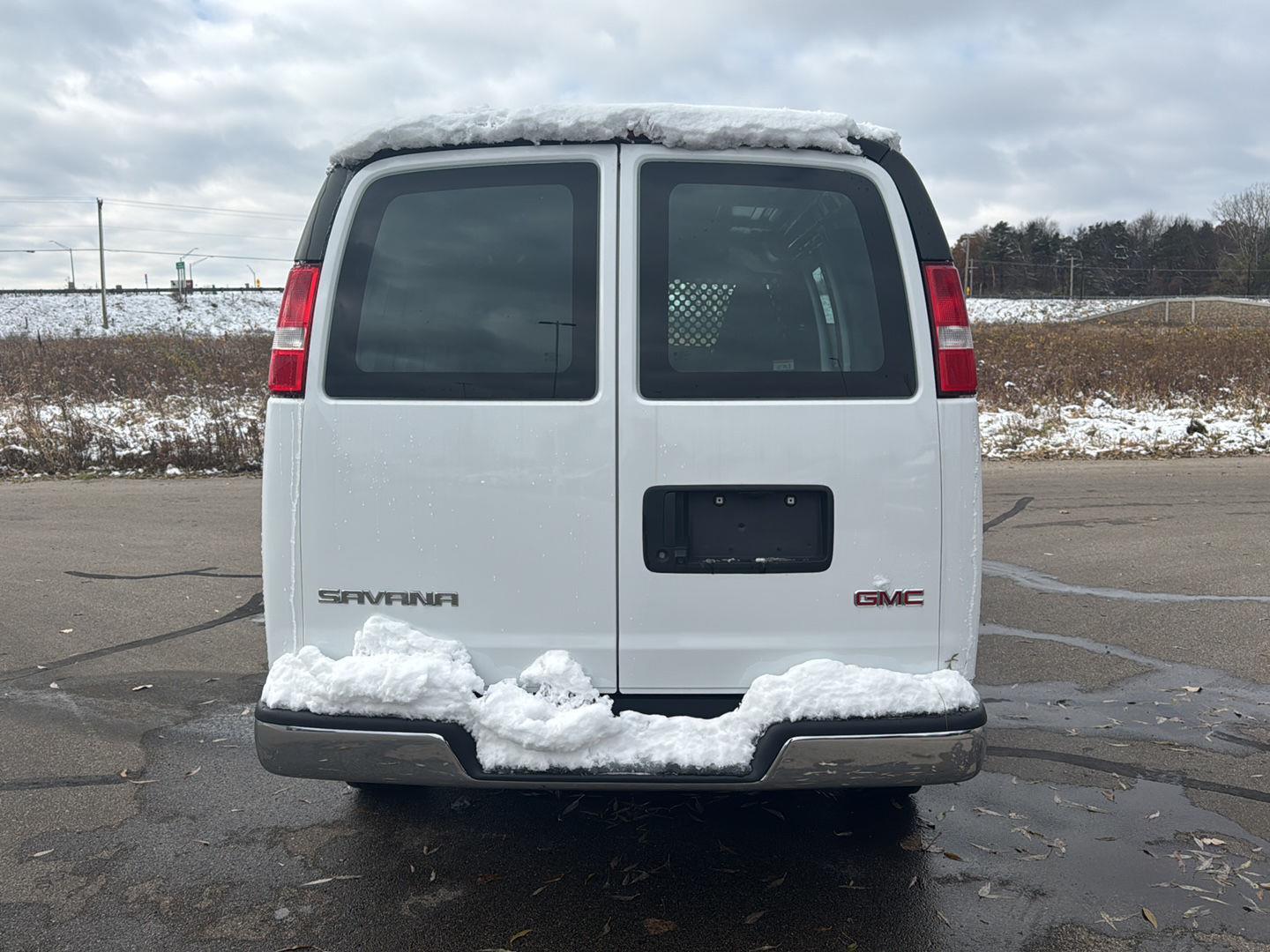 2023 Gmc Savana Cargo 2500 photo 3
