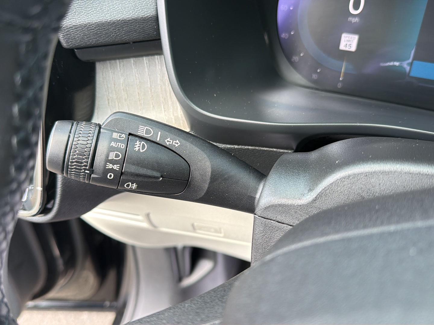 2023 Volvo XC40 Plus - Photo 19
