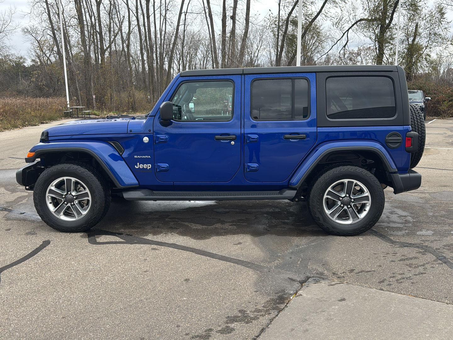 2018 Jeep Wrangler Unlimited Sahara photo 2