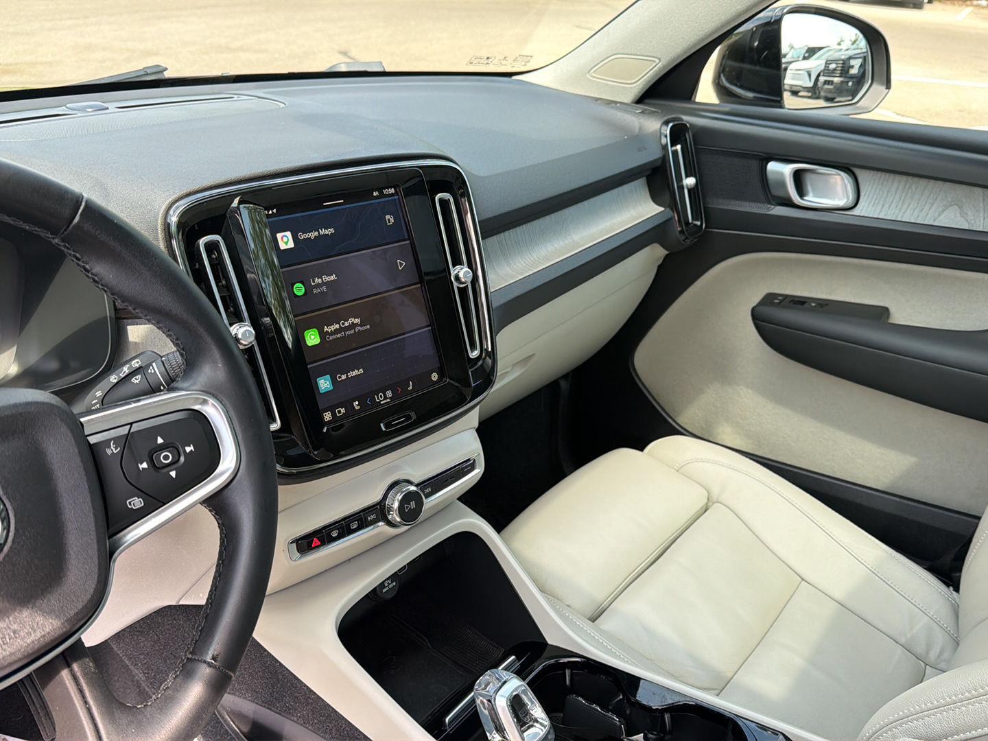 2023 Volvo XC40 Plus - Photo 15