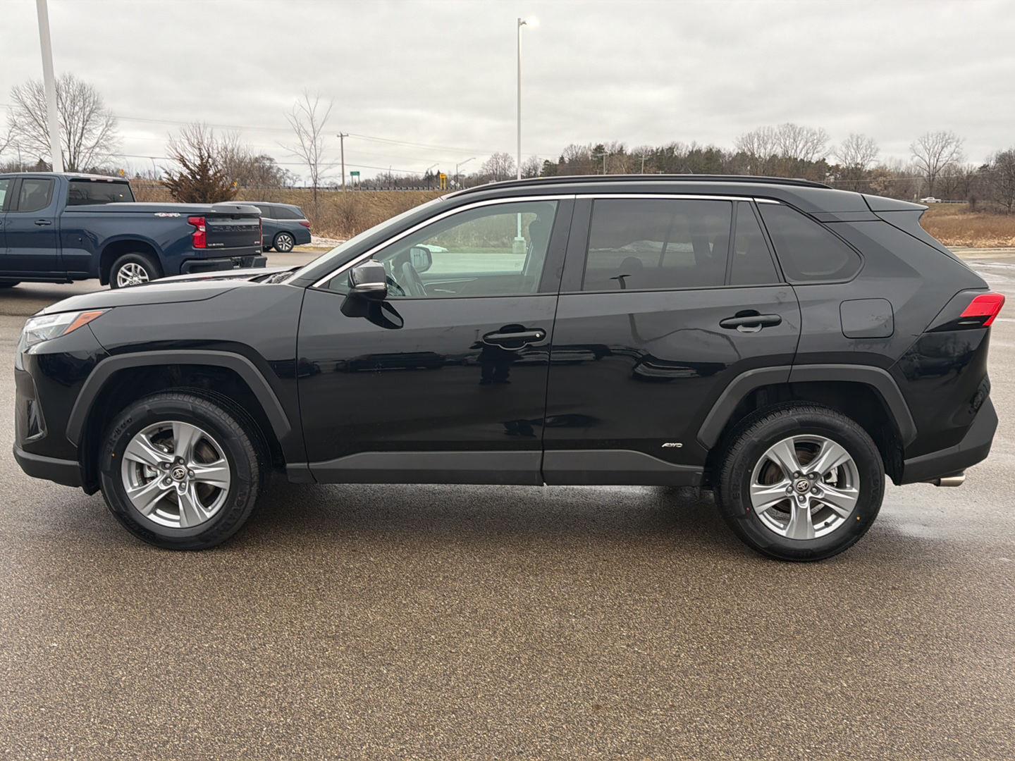 Used 2025 Toyota RAV4 XLE with VIN 4T3RWRFV3SU177198 for sale in Kansas City