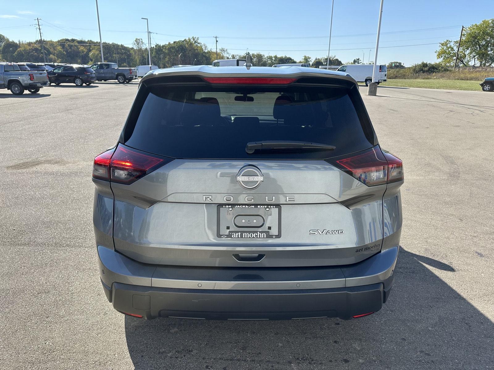 2024 Nissan Rogue SV photo 4