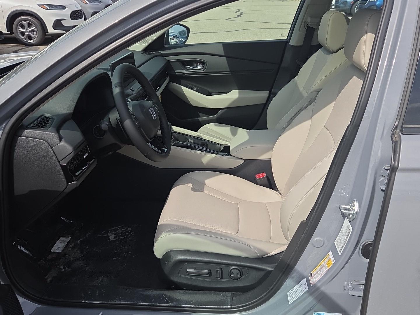 2025 Honda Accord Hybrid EX-L - Photo 17