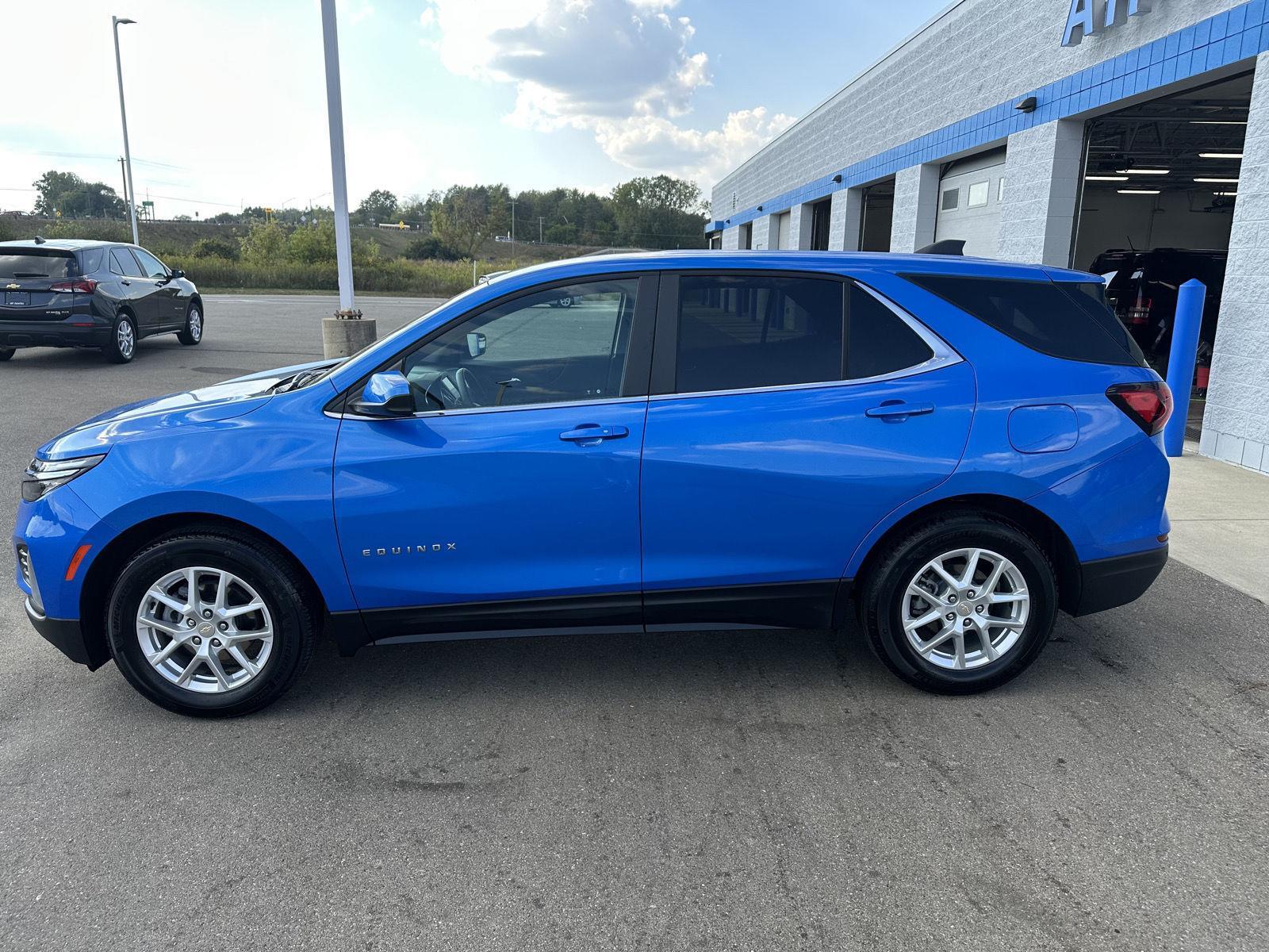 2024 Chevrolet Equinox LT photo 2