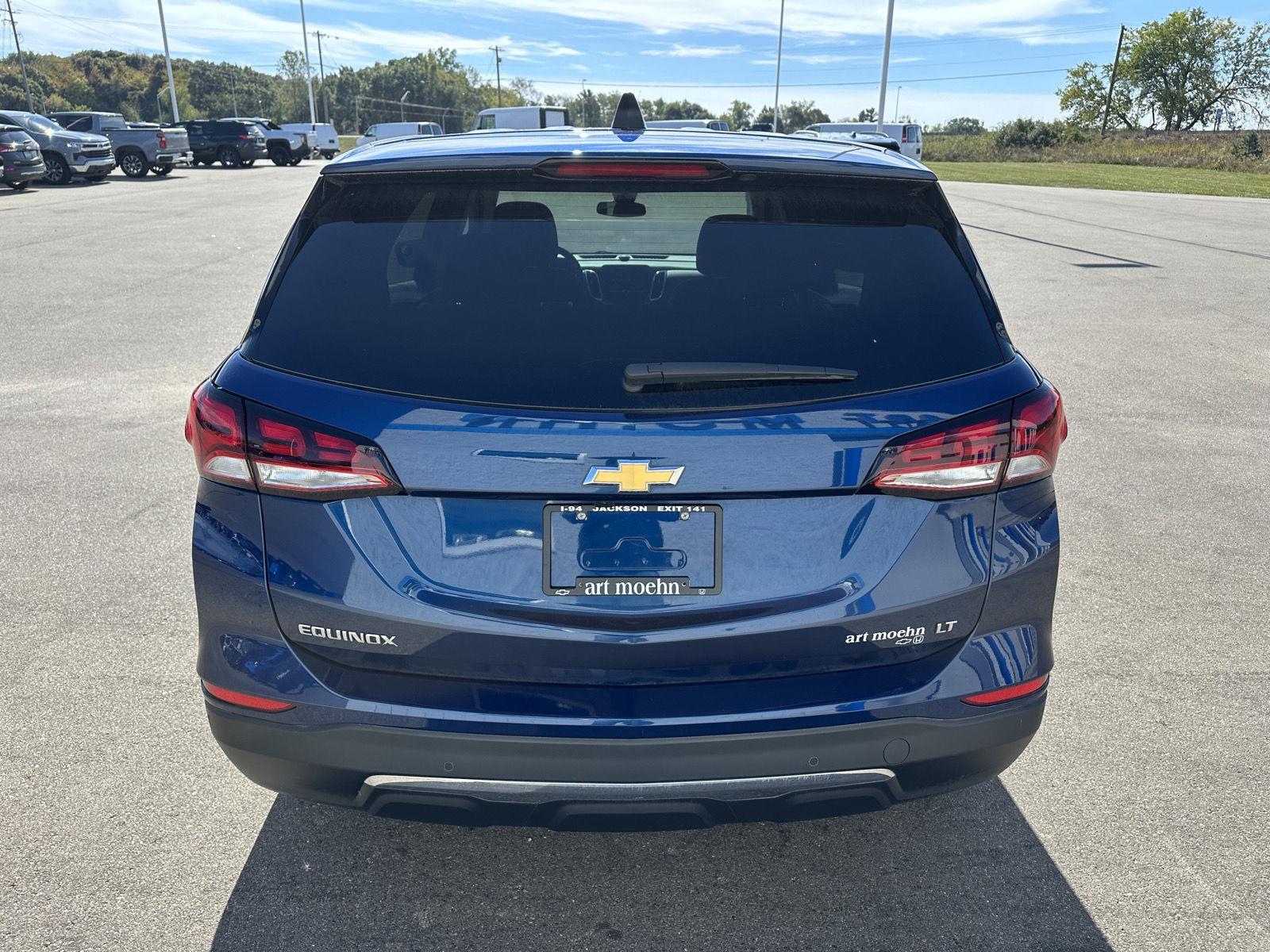 2023 Chevrolet Equinox LT photo 2