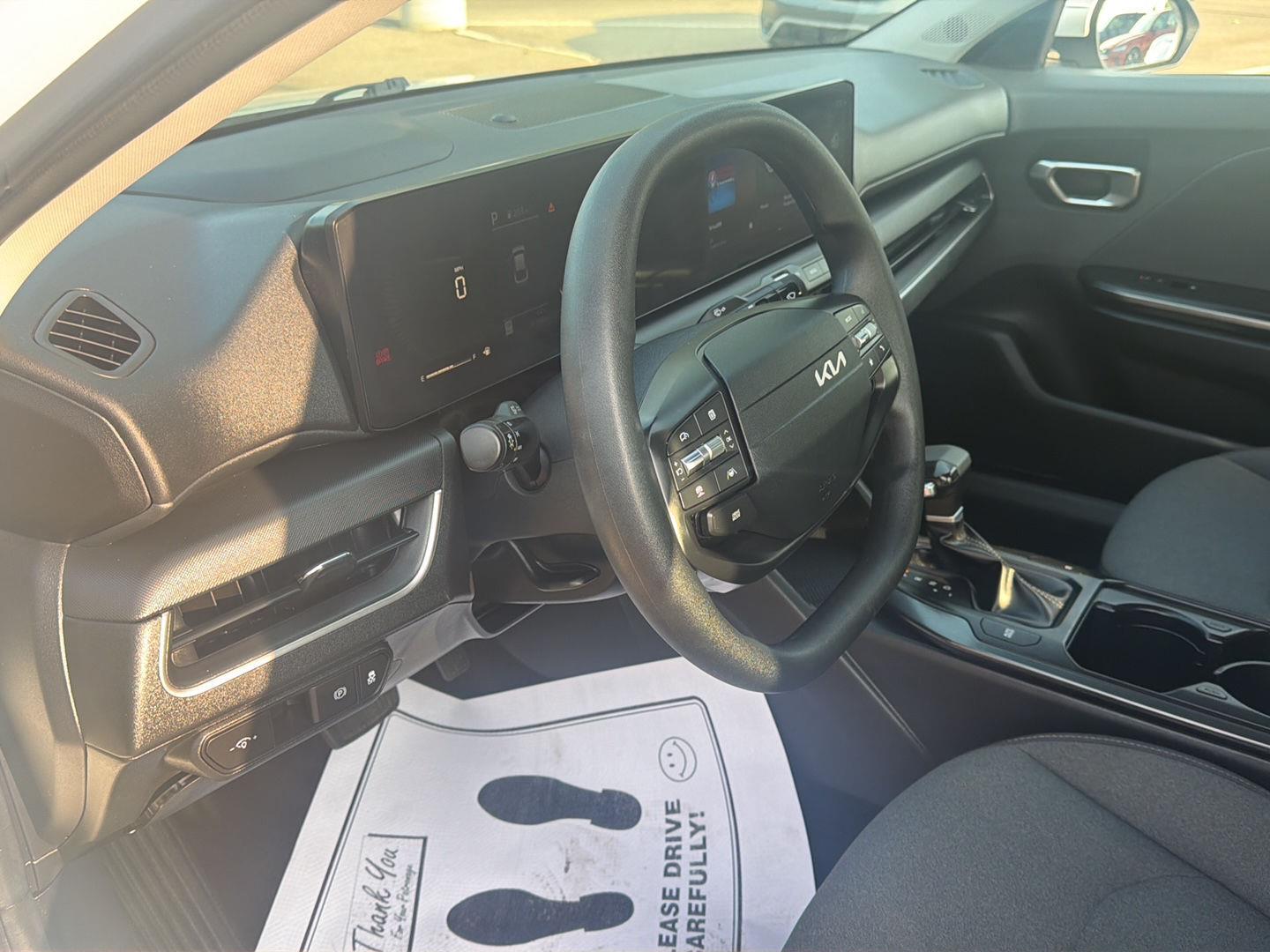 2025 Kia K4 LXS - Photo 14