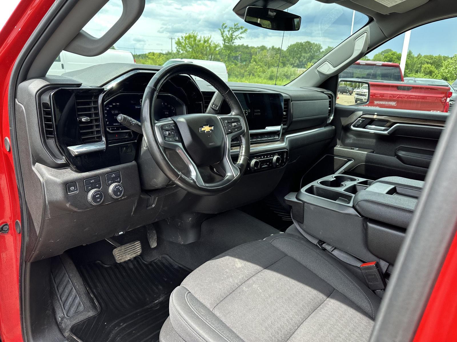 2025 Chevrolet Silverado 1500 LT - Photo 19