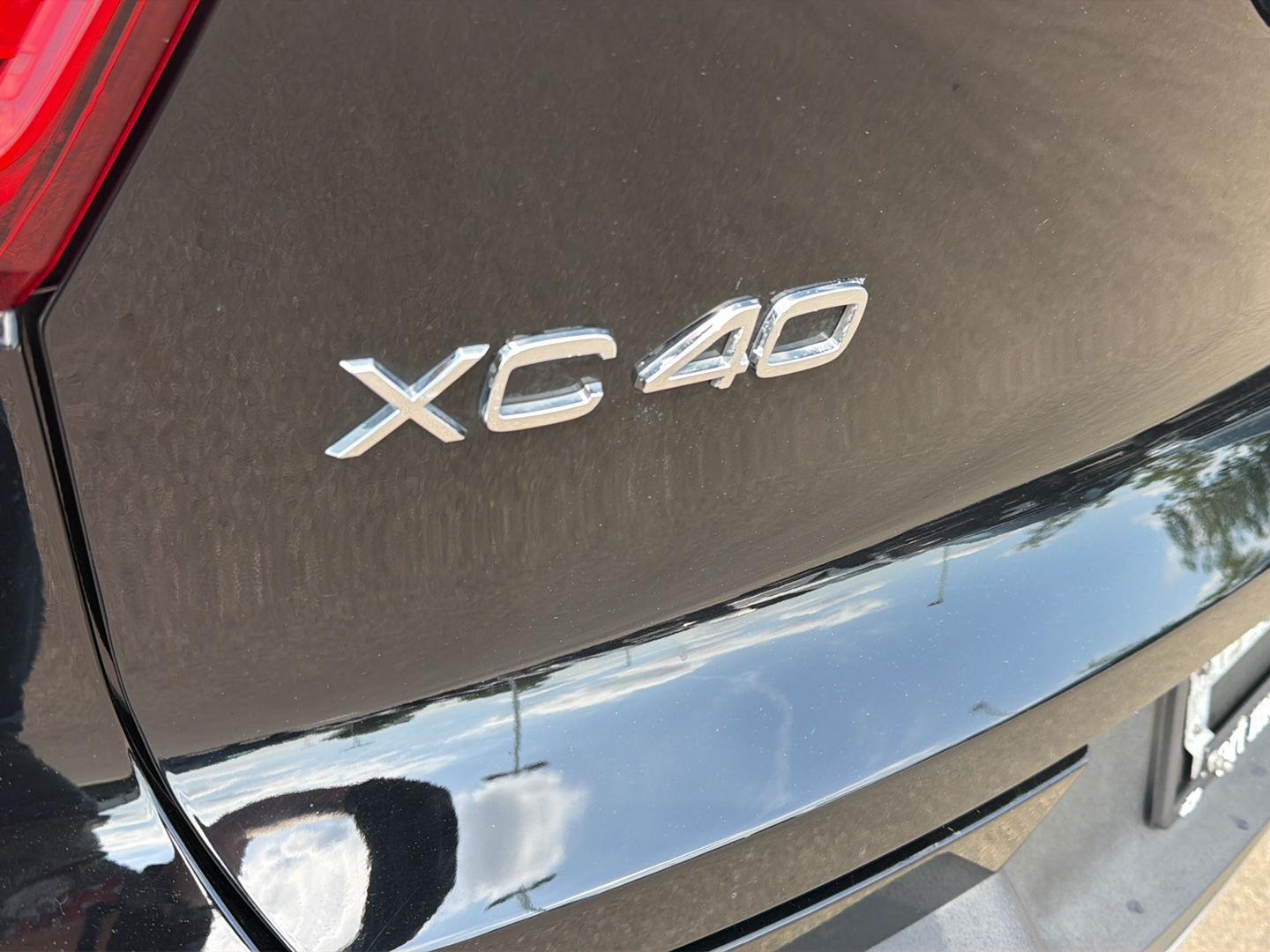 2023 Volvo XC40 Plus - Photo 9