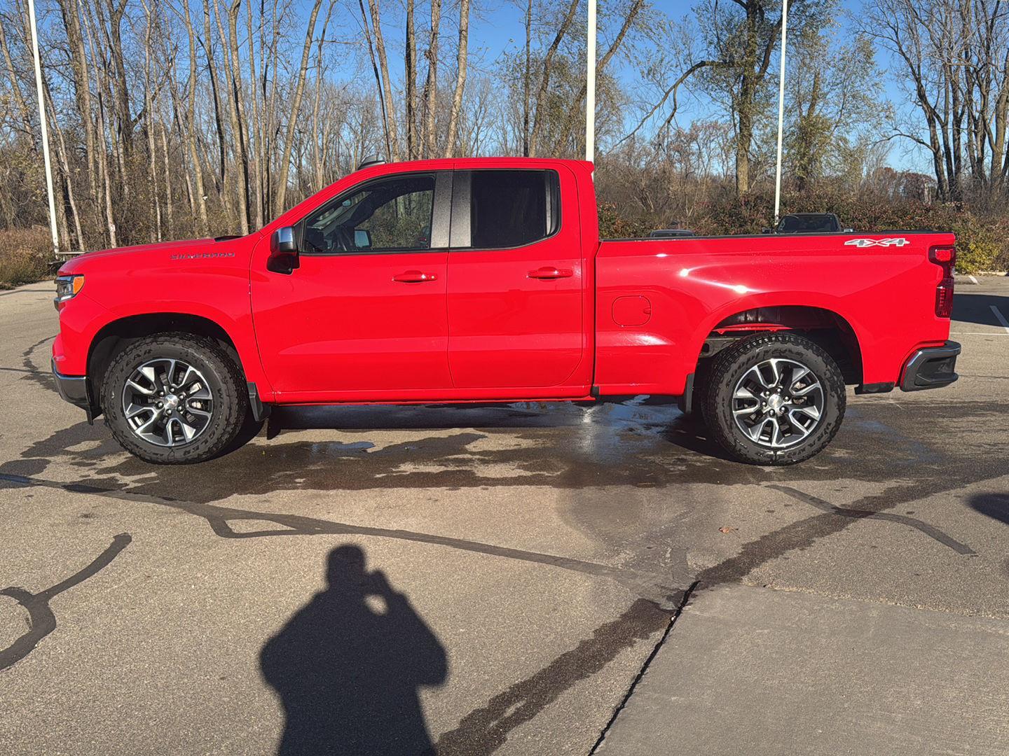 2023 Chevrolet Silverado 1500 LT photo 2