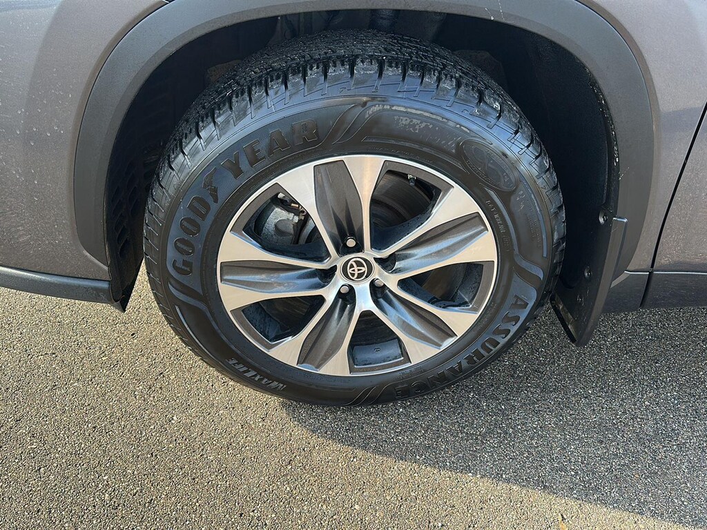 Used 2021 Toyota Highlander XLE SUV