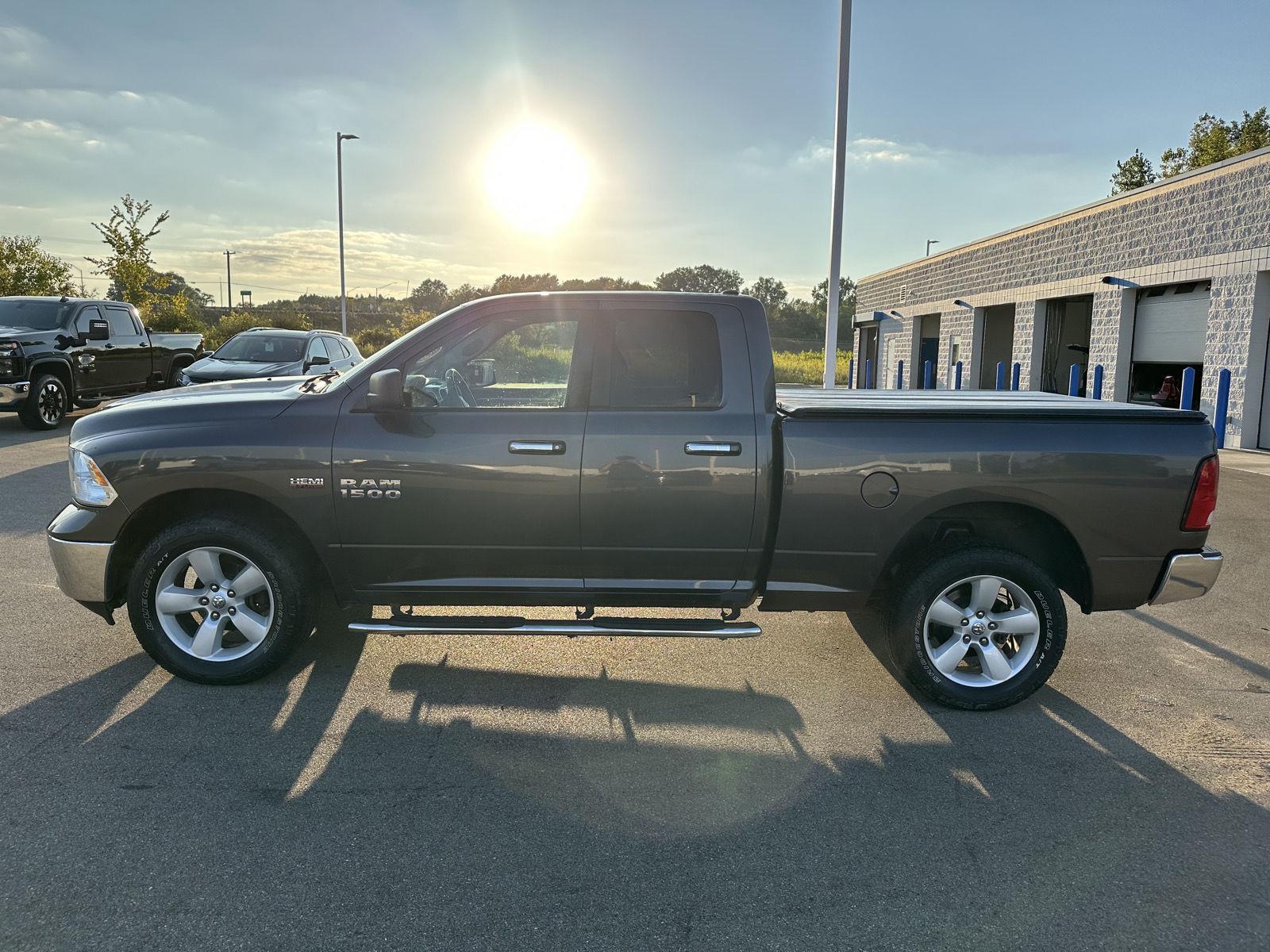 2017 Ram 1500 SLT photo 2