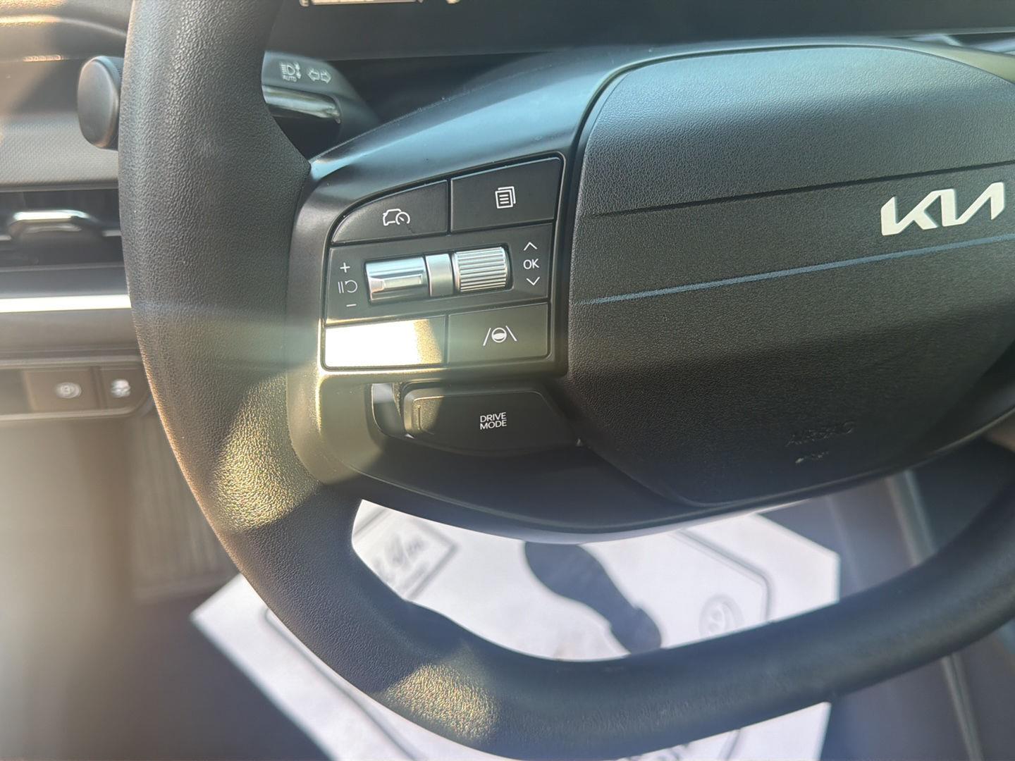 2025 Kia K4 LXS - Photo 17