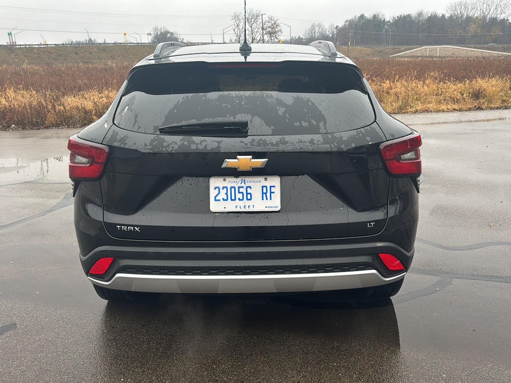 2025 Chevrolet Trax LT photo 2