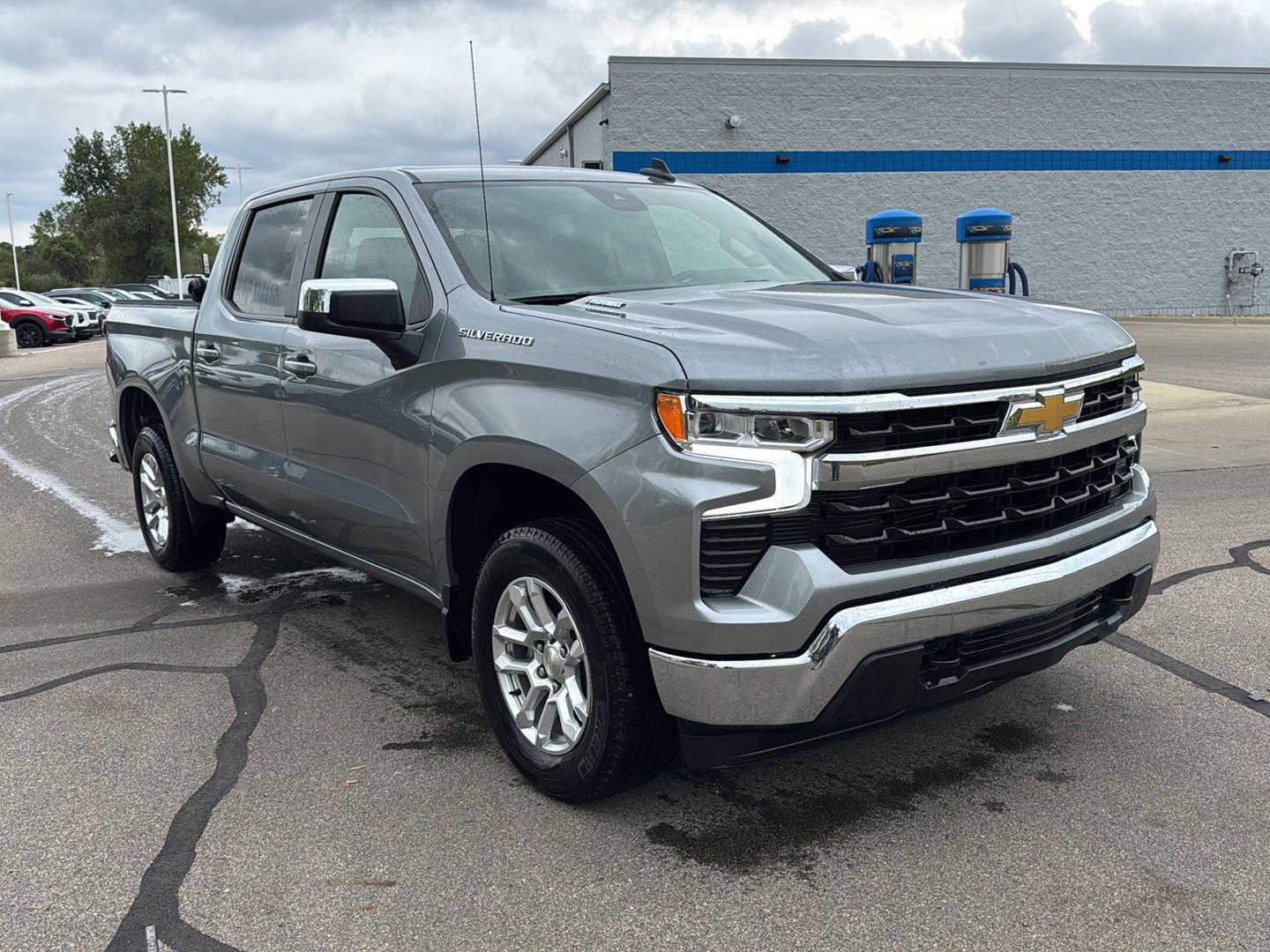 2024 Chevrolet Silverado 1500 LT photo 3