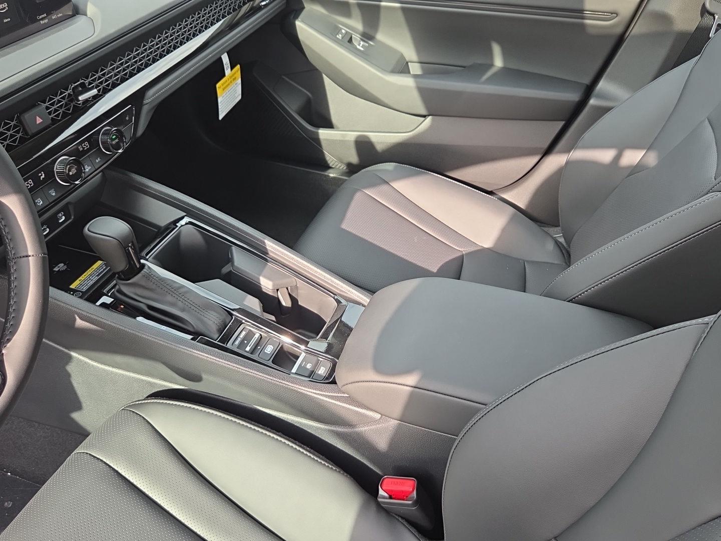 2025 Honda Accord Hybrid EX-L - Photo 18