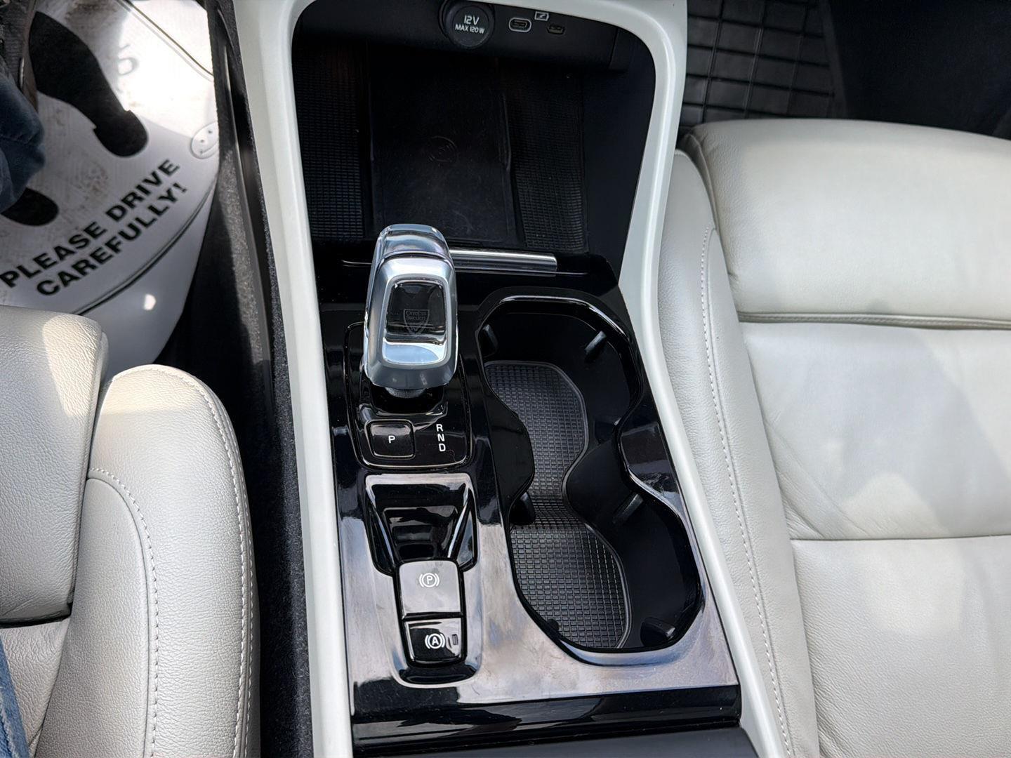 2023 Volvo XC40 Plus - Photo 26
