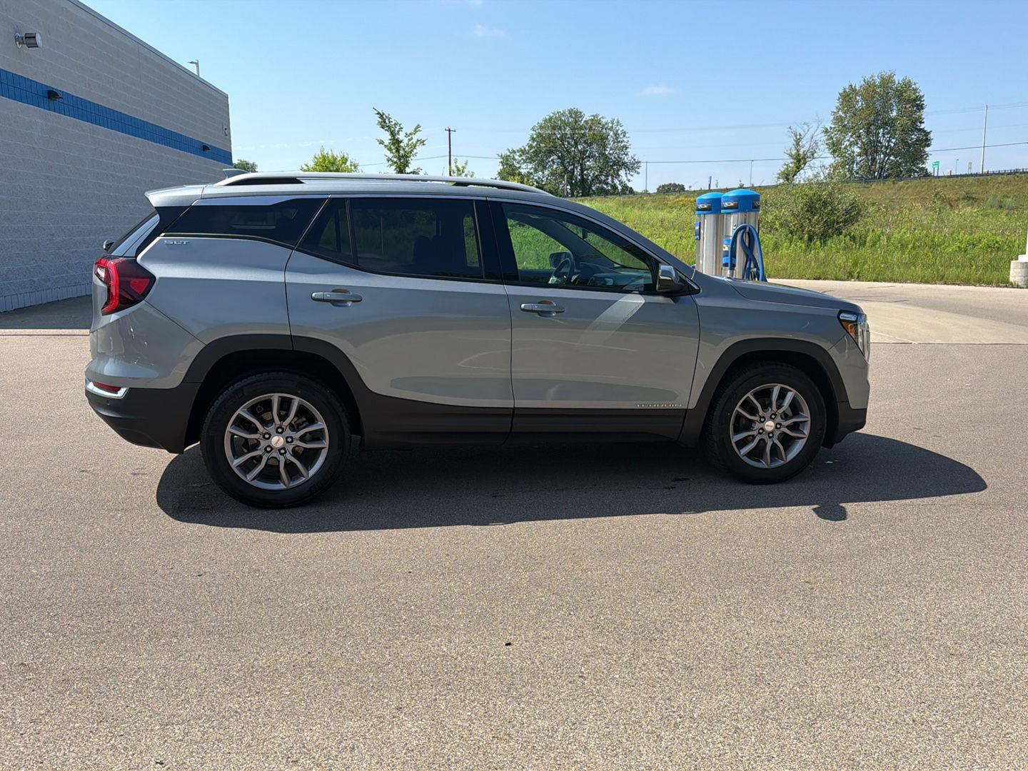 2023 GMC Terrain SLT - Photo 7