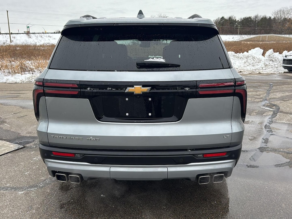 2024 Chevrolet Traverse photo 3
