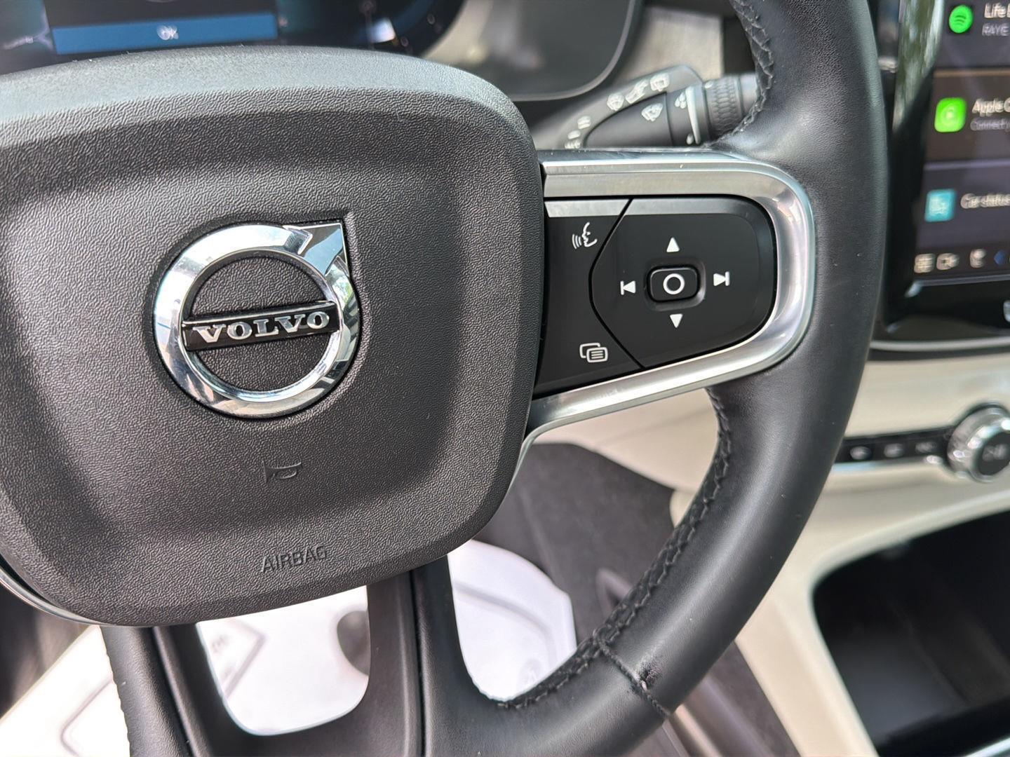 2023 Volvo XC40 Plus - Photo 18