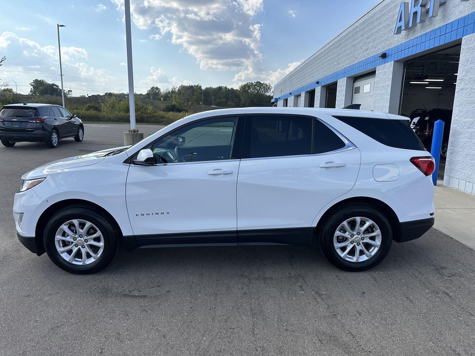 2020 Chevrolet Equinox LT photo 2