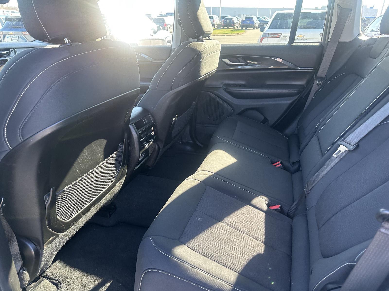2023 Jeep Grand Cherokee Laredo - Photo 14