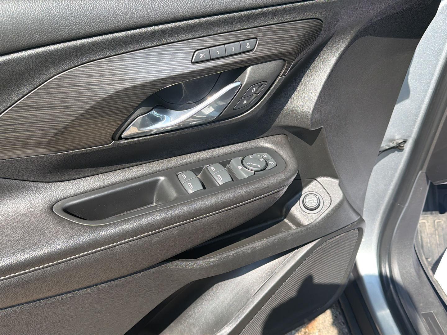 2023 GMC Terrain SLT - Photo 16