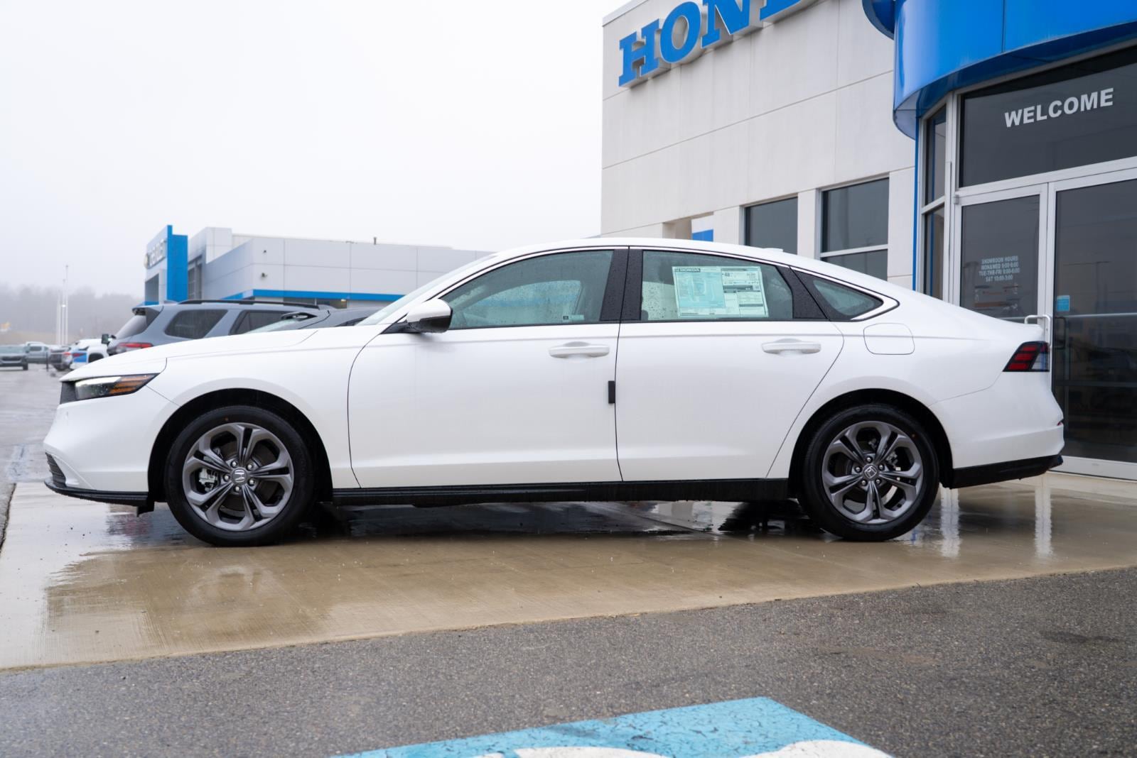 2025 Honda Accord Hybrid EX-L - Photo 8