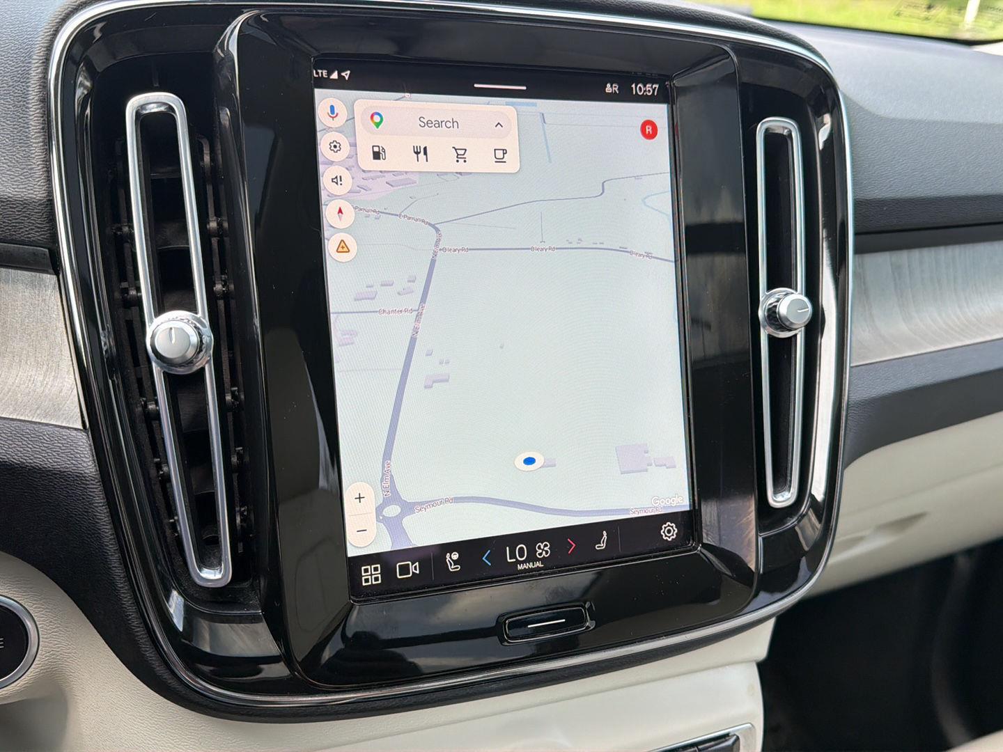 2023 Volvo XC40 Plus - Photo 25