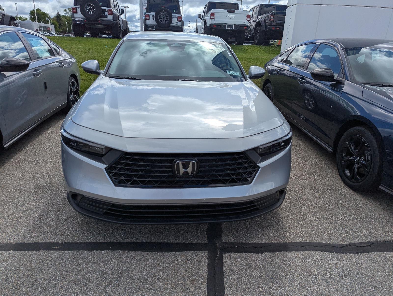 2025 Honda Accord LX photo 3