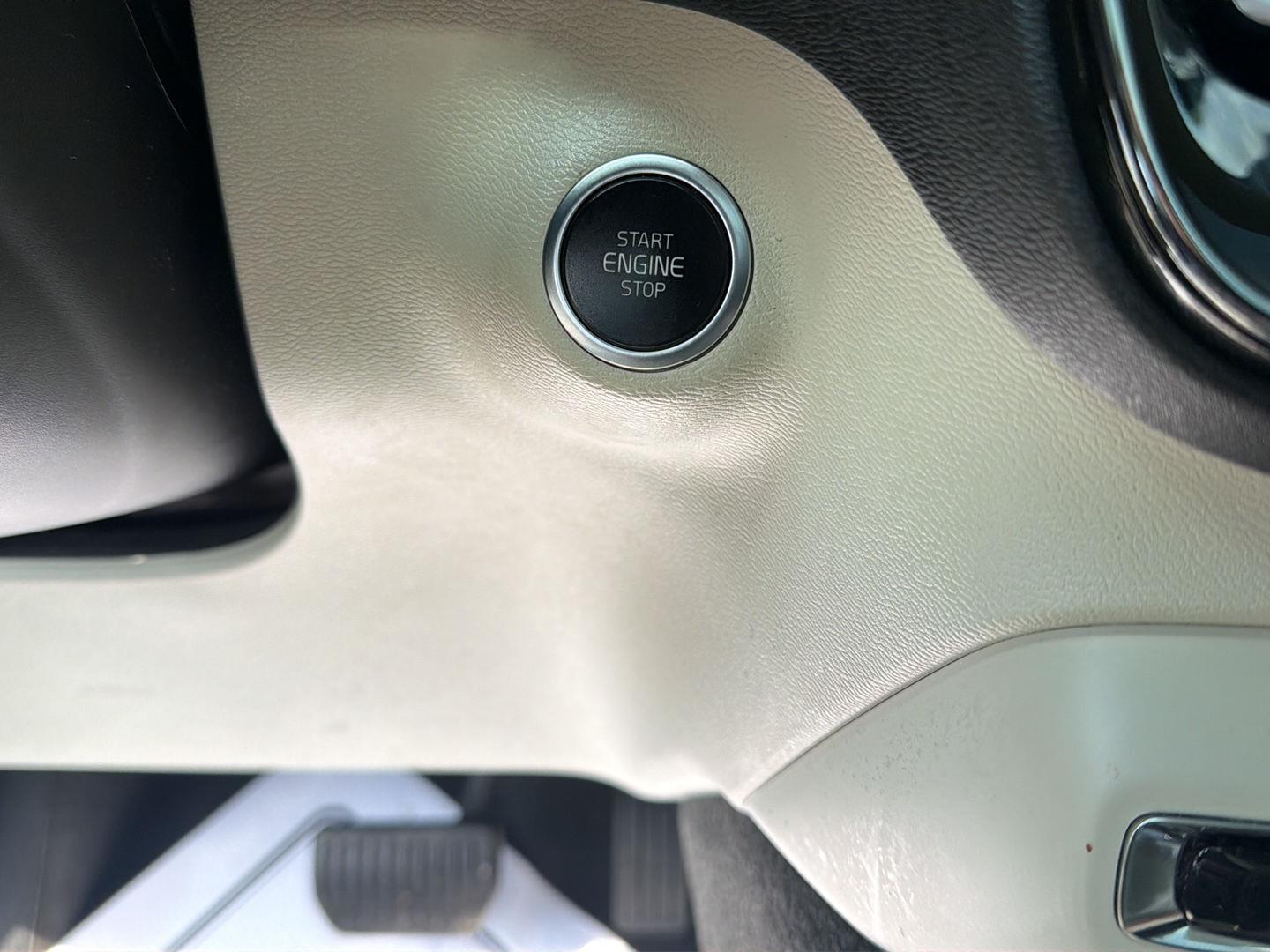 2023 Volvo XC40 Plus - Photo 30