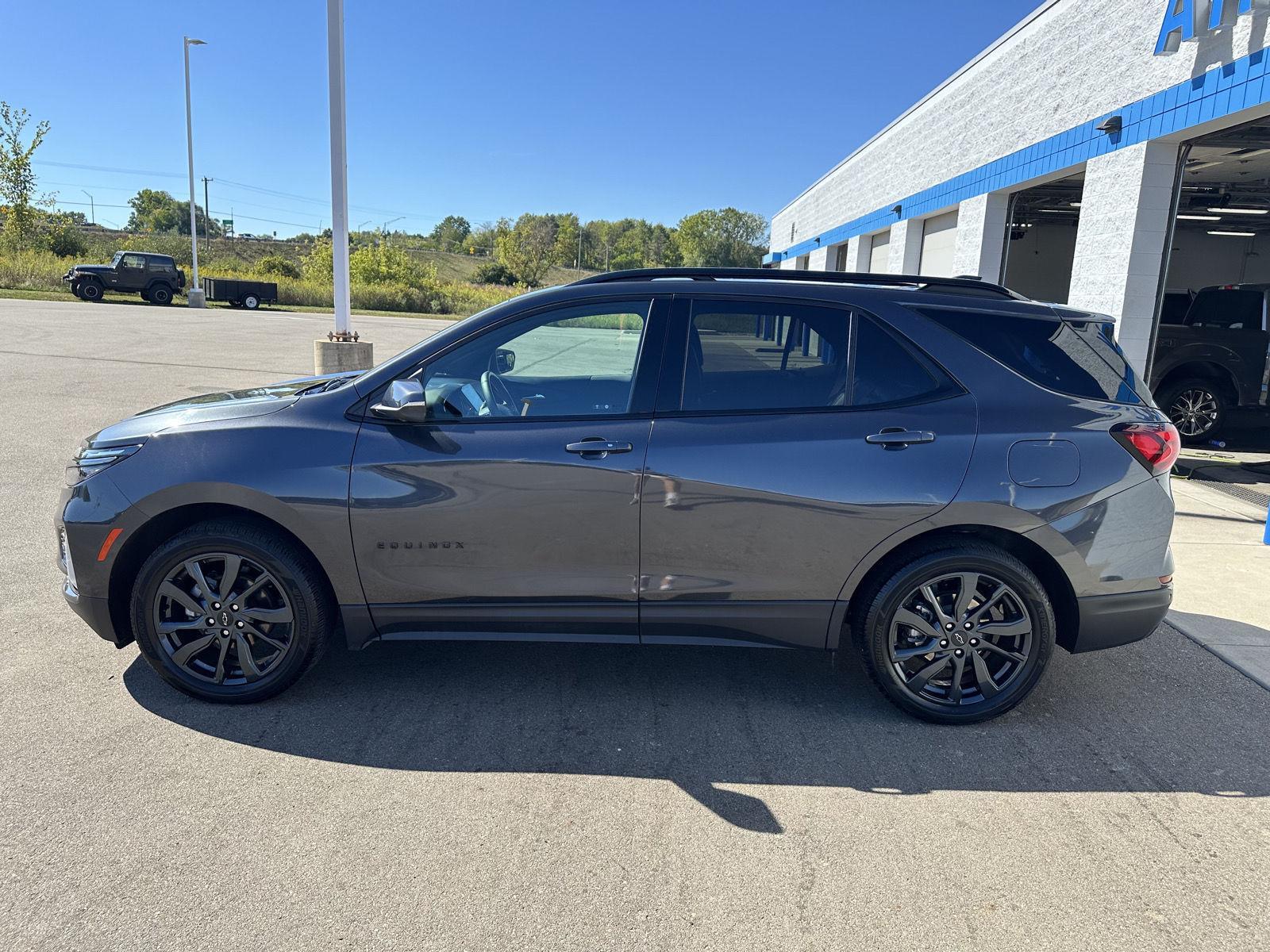 2023 Chevrolet Equinox RS photo 2