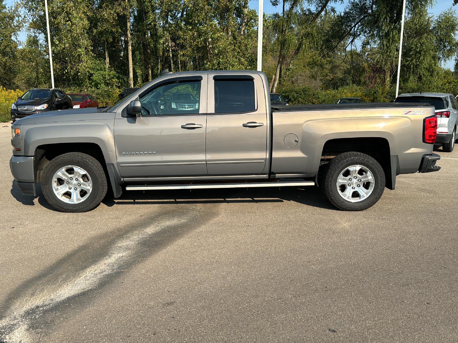 Used 2017 Chevrolet Silverado 1500 LT with VIN 1GCVKREC5HZ273496 for sale in Jackson, MI