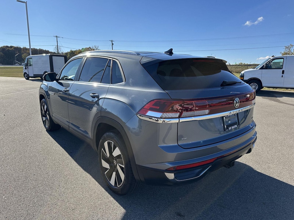 Used 2025 Volkswagen Atlas Cross Sport 2.0T SE w/Technology 4MOTION