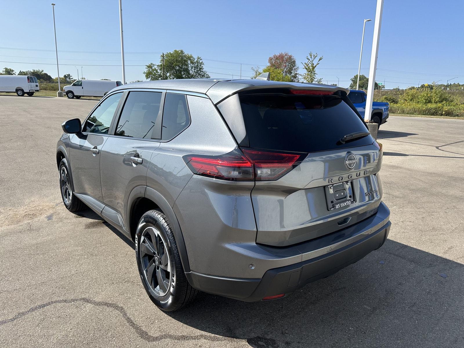 2024 Nissan Rogue SV photo 2