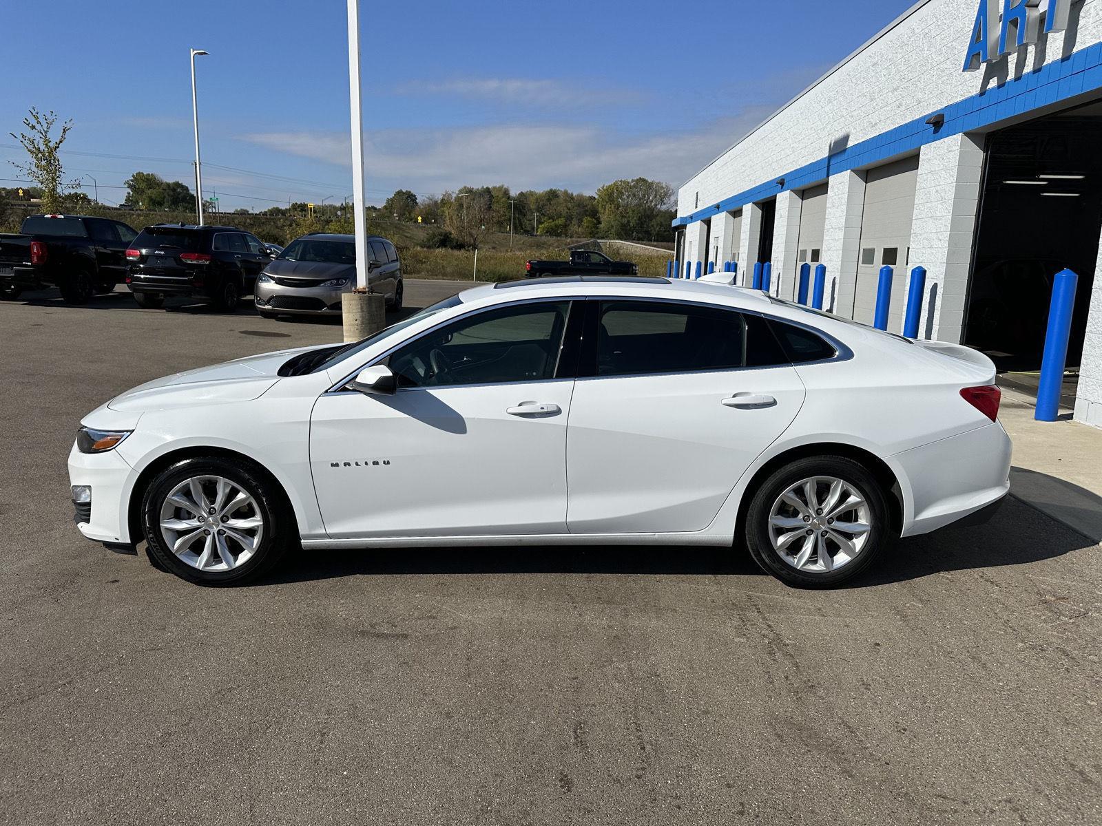 2024 Chevrolet Malibu 1LT photo 2